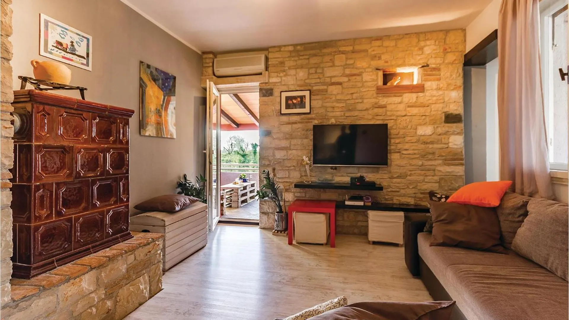 Cozy Apartment In Kavran With Wifi