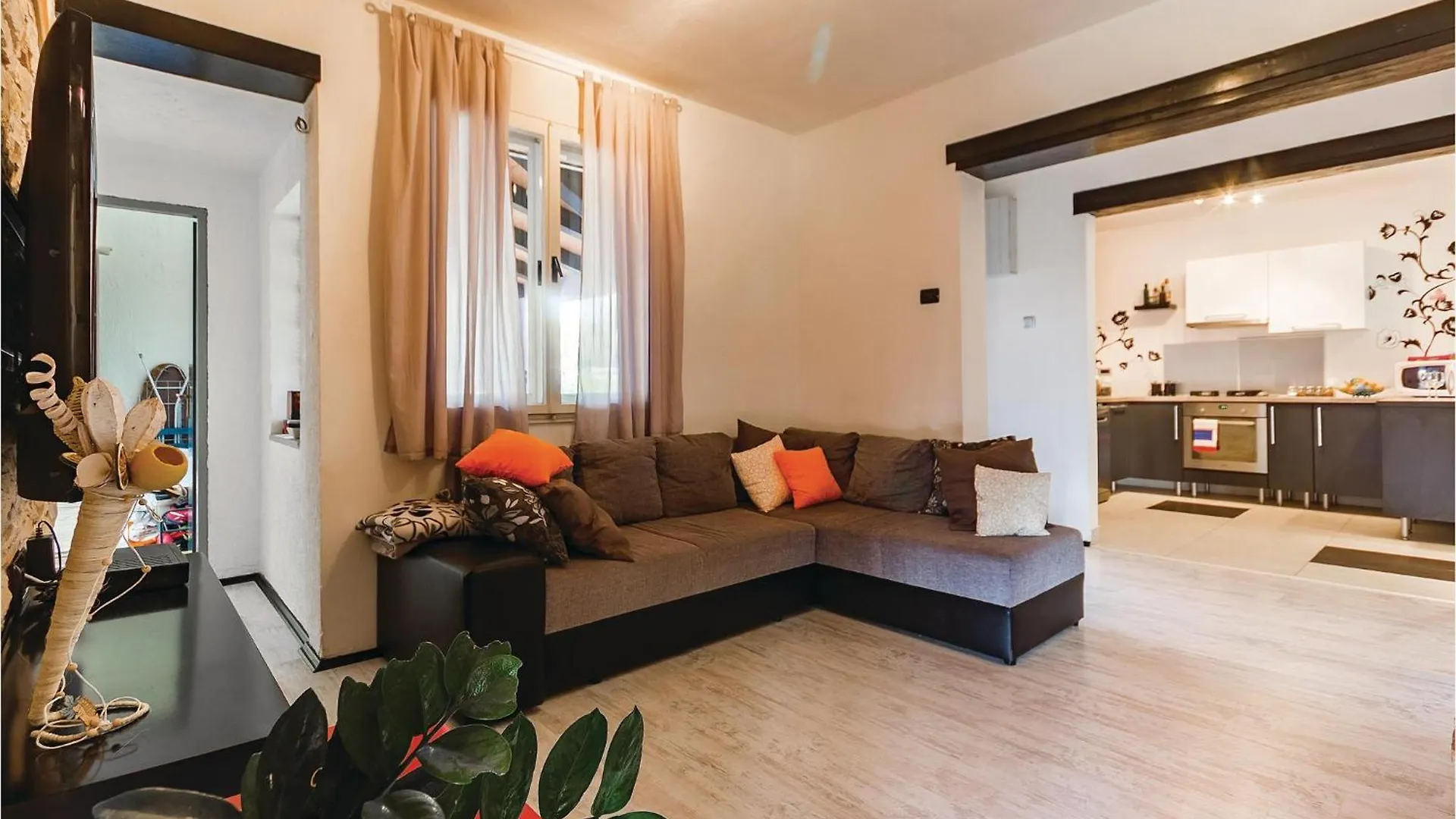 Cozy Apartment In Kavran With Wifi